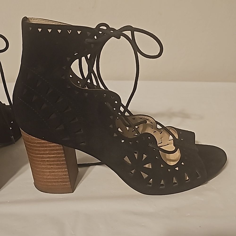 Nine West Black Suede Peep Toe - Picture 4 of 4